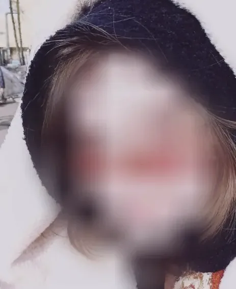 Büsra, 19