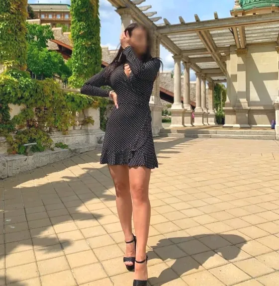 Cara, 36