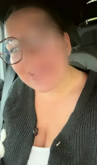 Carina, 27