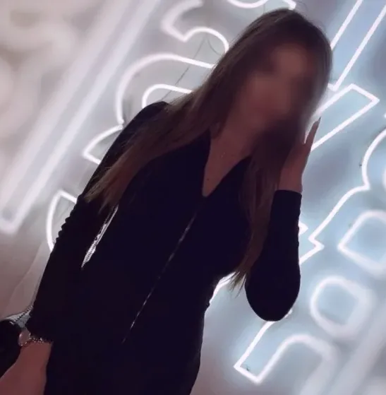Christina, 32
