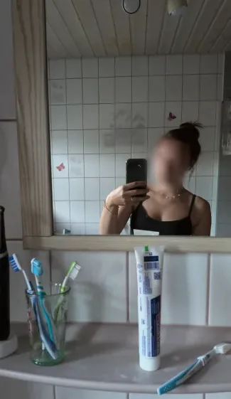 Daniela, 18