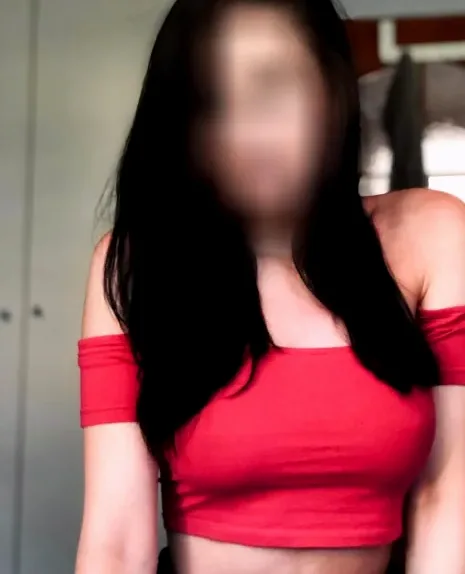 Fiona, 32
