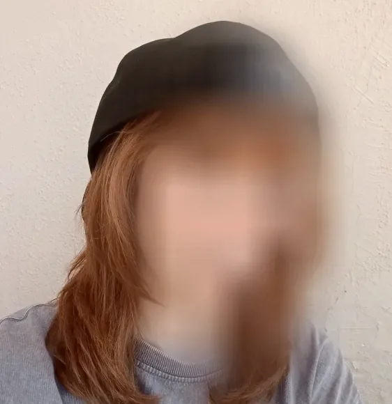 Julia, 27