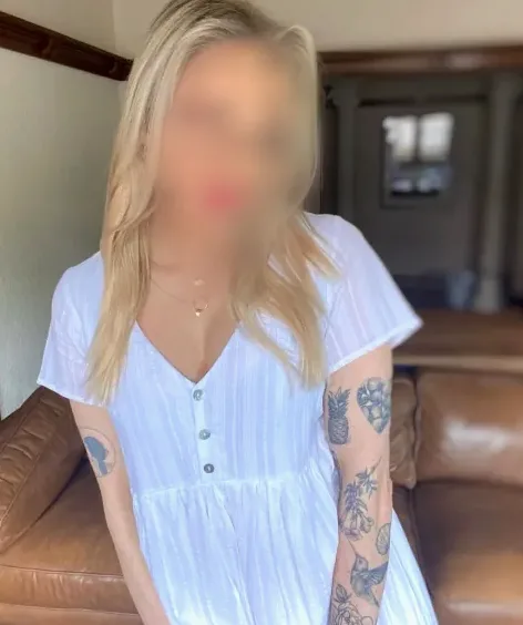 Lara, 40