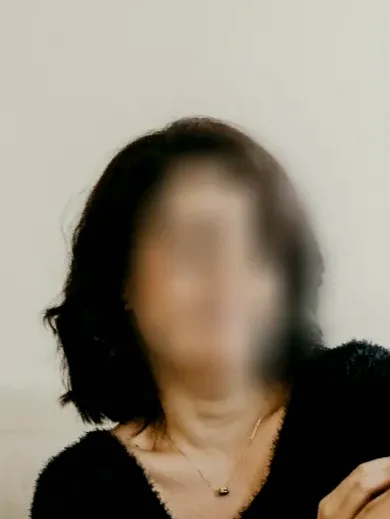 Manuela, 38