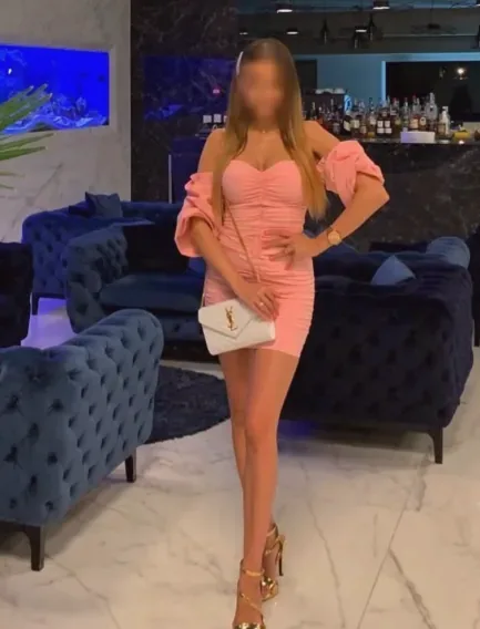 Nadine, 25