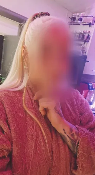 Nicole, 34
