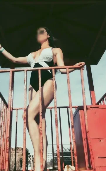 Nina, 39