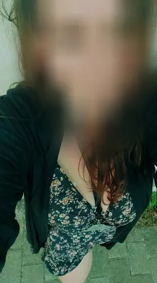 Nina, 30