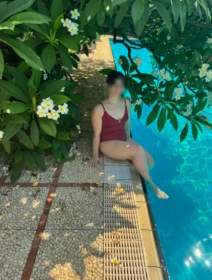 Pauline, 33