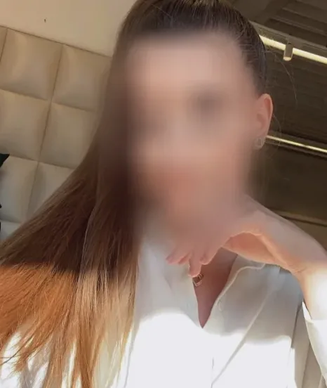 Simone, 28