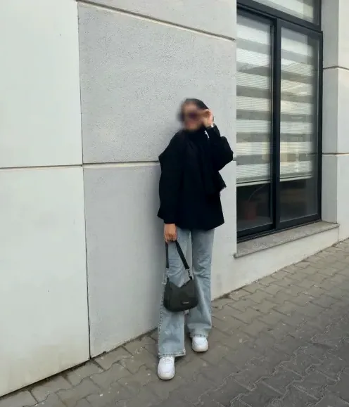 Simone, 26